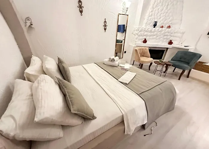 Tek Han Alacati